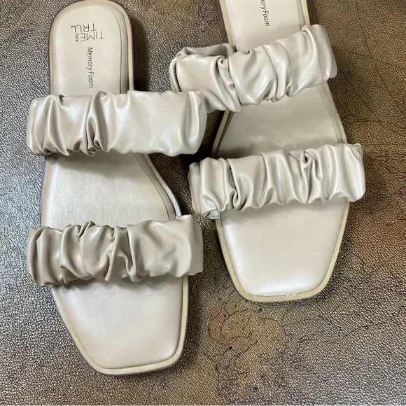 Time and Tru Memory Foam Faux Leather Scrunch Wrap Tan Flat Sandals. SZ:8 - Picture 3 of 9